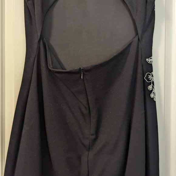 Black dress with embroidery - Picture 8 of 9